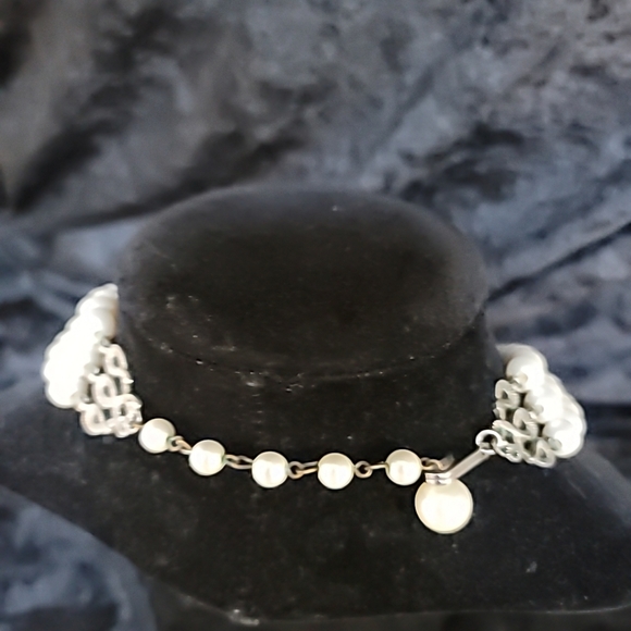 Vtg Triple Strand Faux Pearl Necklace Choker - Picture 4 of 15